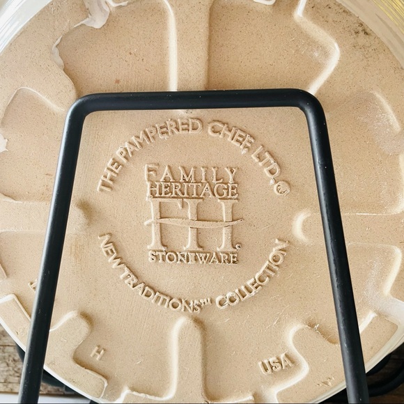 Pampered Chef•Fluted Deep Dish Pie Plate/Pan•Vanilla•9”•New Traditions Stoneware - Picture 11 of 13